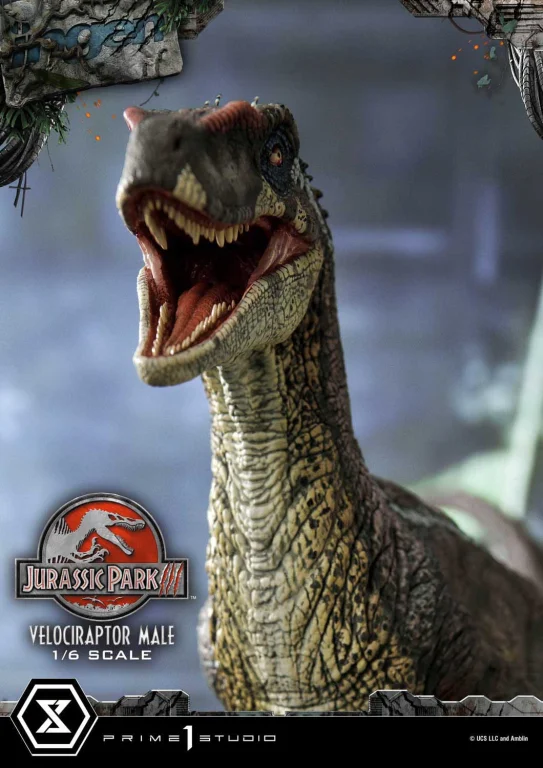 Jurassic Park - Legacy Museum Collection - Velociraptor Male