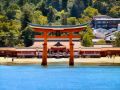 Blick vom Torii aus zum Itsukushima Schrein, Foto von Butch (CC BY-SA 4.0)