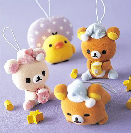 Produktbild zu Rilakkuma - Pl&uuml;sch-Anh&auml;nger - Bedtime Set