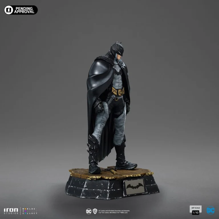 Batman - Art Scale - Batman (by Rafael Grampá)