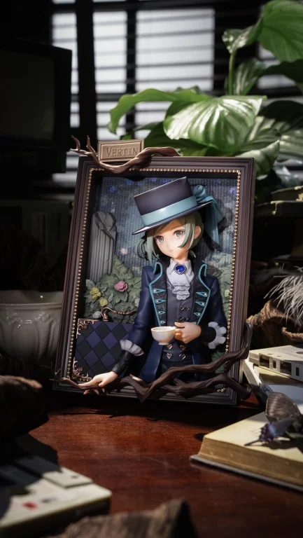 Reverse: 1999 - Non-Scale Figure - Vertin (3D Frame Ver.)