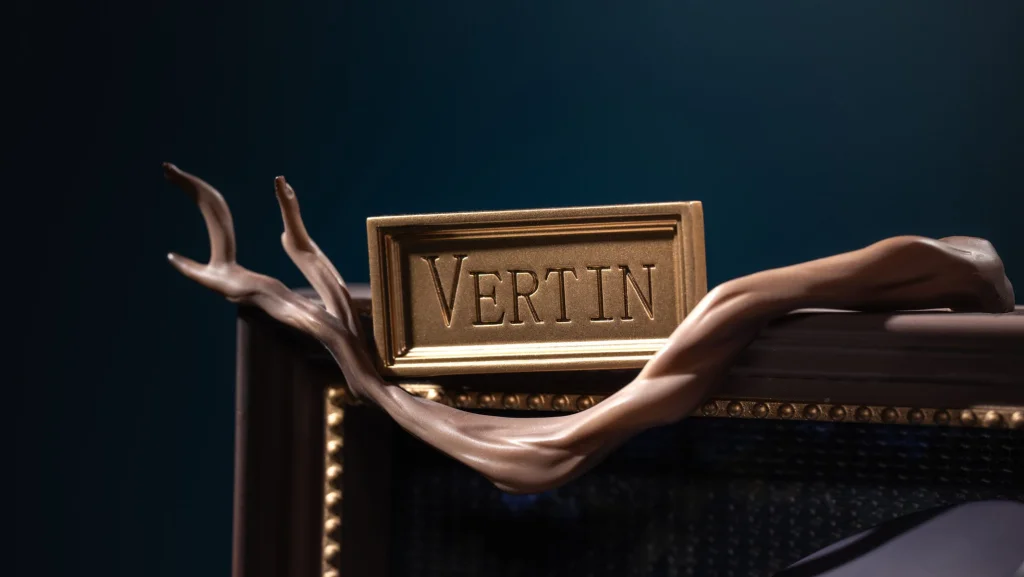 Reverse: 1999 - Non-Scale Figure - Vertin (3D Frame Ver.)
