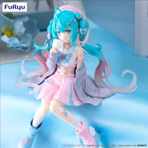 Produktbild zu Character Vocal Series - Noodle Stopper Figure - Miku Hatsune (Love Sailor Uniform Gray ver.)