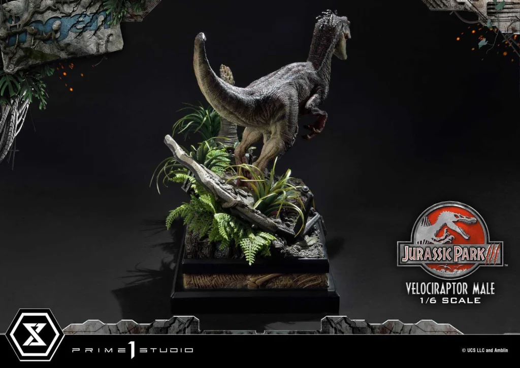 Jurassic Park - Legacy Museum Collection - Velociraptor Male