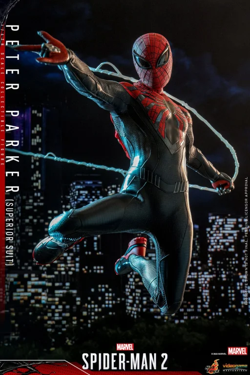 Spider-Man - Scale Action Figure - Peter Parker (Superior Suit)