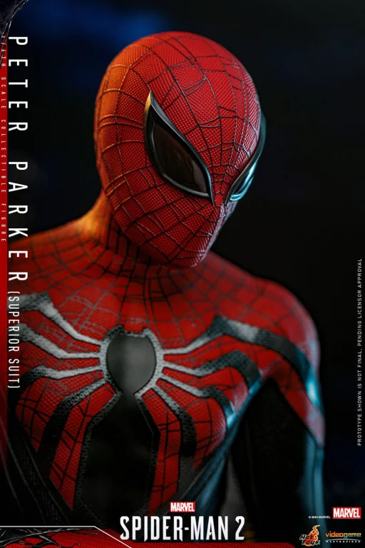 Spider-Man - Scale Action Figure - Peter Parker (Superior Suit)