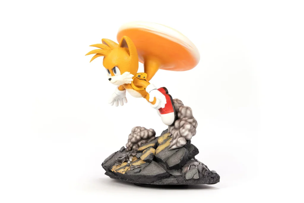 Sonic - Non-Scale Figure - Miles "Tails" Prower (Standoff)