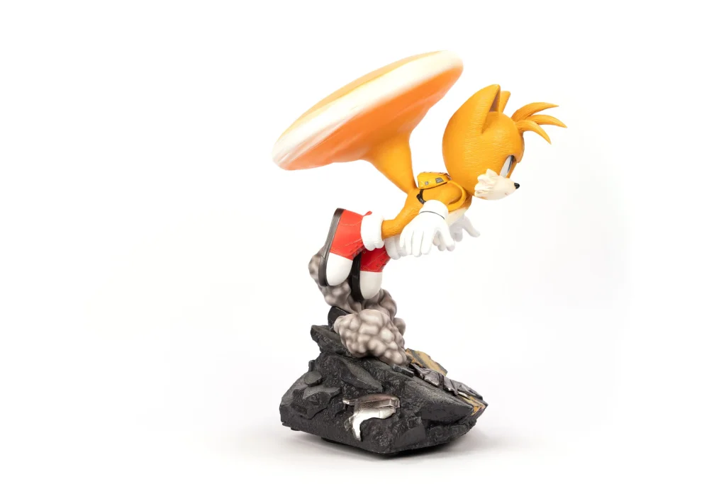 Sonic - Non-Scale Figure - Miles "Tails" Prower (Standoff)