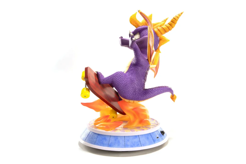 Spyro - Non-Scale Figure - Spyro (Skateboard)