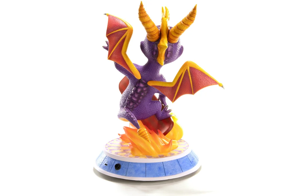 Spyro - Non-Scale Figure - Spyro (Skateboard)