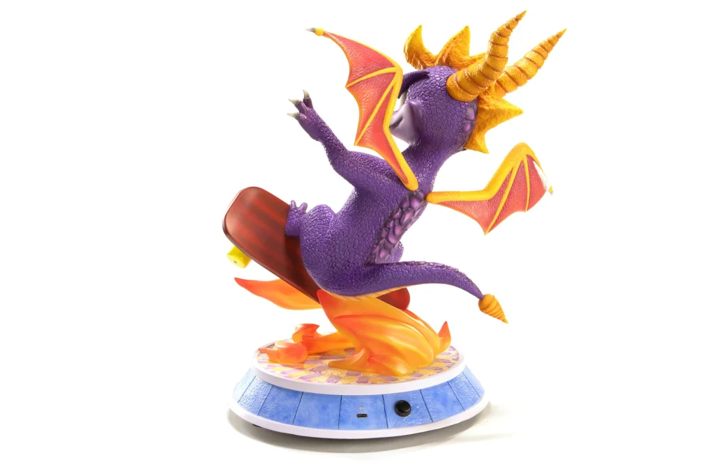 Spyro - Non-Scale Figure - Spyro (Skateboard)