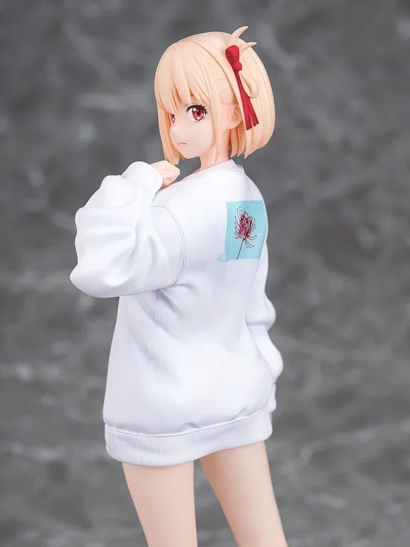 Lycoris Recoil - Scale Figure - Chisato Nishikigi (Oversized Sweatshirt Ver.)