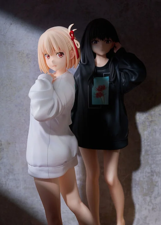 Lycoris Recoil - Scale Figure - Chisato Nishikigi (Oversized Sweatshirt Ver.)