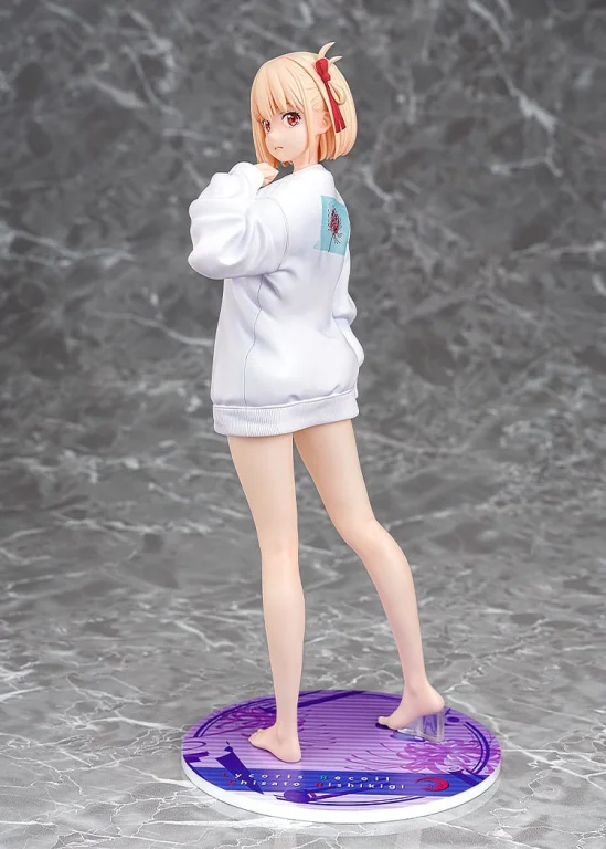 Lycoris Recoil - Scale Figure - Chisato Nishikigi (Oversized Sweatshirt Ver.)