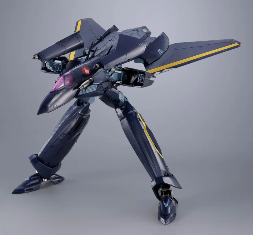 Macross 7 - DX CHOGOKIN - VF-17S Nightmare Stealthvalkyrie (Gamlin Kizaki use)