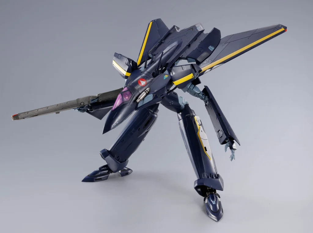 Macross 7 - DX CHOGOKIN - VF-17S Nightmare Stealthvalkyrie (Gamlin Kizaki use)