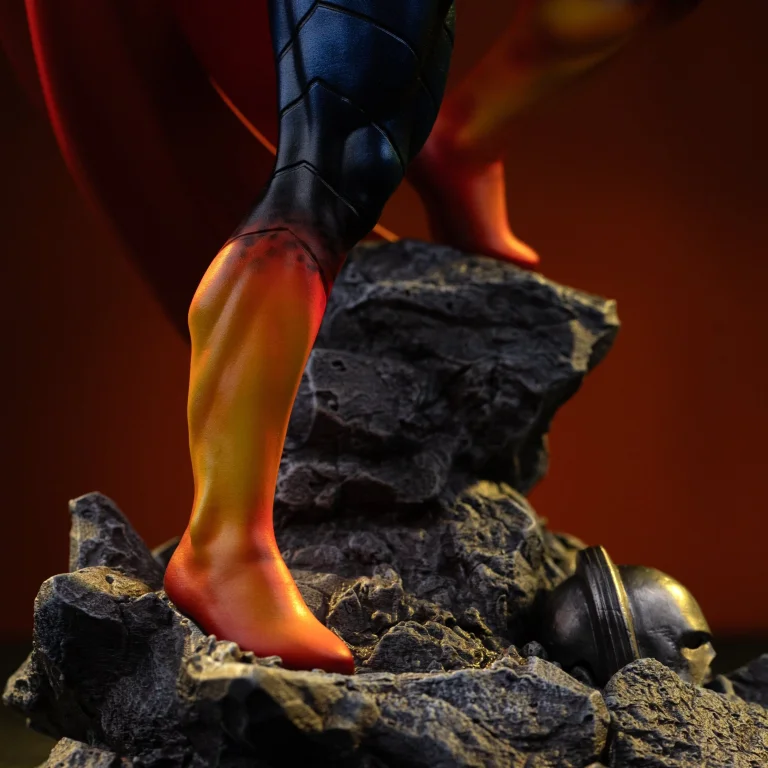Superman - Art Scale - Superman (Absolute)
