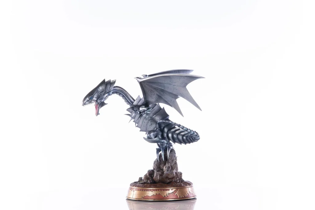 Yu-Gi-Oh! - Non-Scale Figure - Blue-Eyes White Dragon (Silver Edition)
