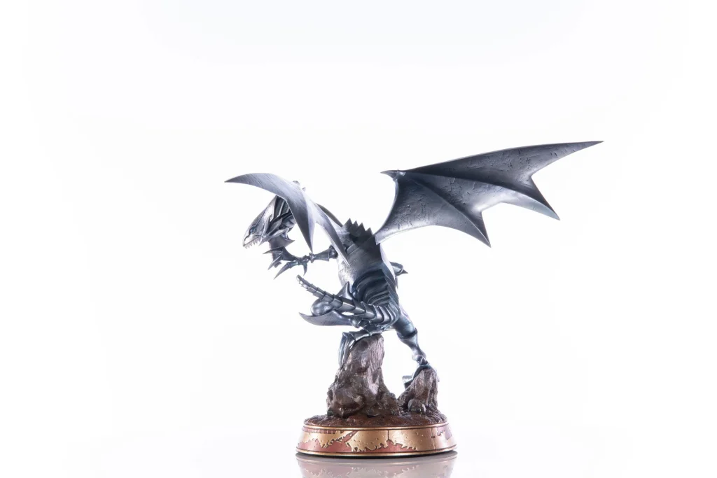 Yu-Gi-Oh! - Non-Scale Figure - Blue-Eyes White Dragon (Silver Edition)