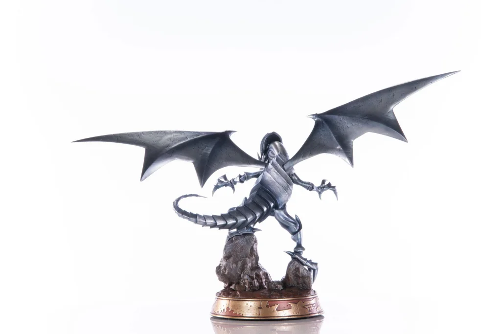 Yu-Gi-Oh! - Non-Scale Figure - Blue-Eyes White Dragon (Silver Edition)