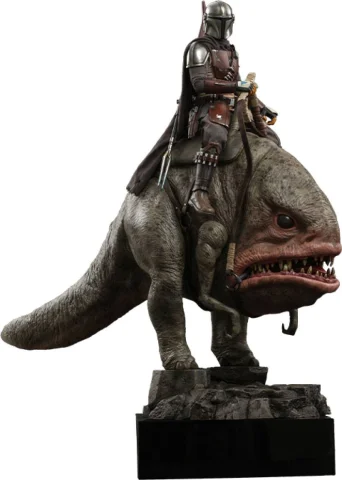 Produktbild zu Star Wars - Scale Action Figure - The Mandalorian & Blurrg