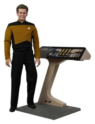 Produktbild zu Star Trek - Scale Action Figure - Chief Miles Edward O'Brien & Transporter Console