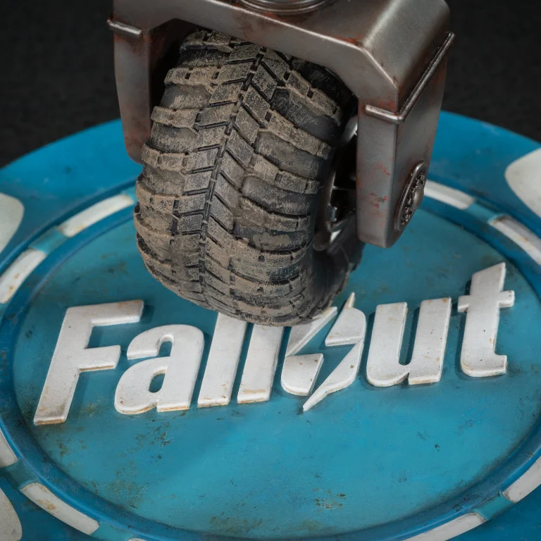 Fallout - Non-Scale Figure - Victor the Securitron
