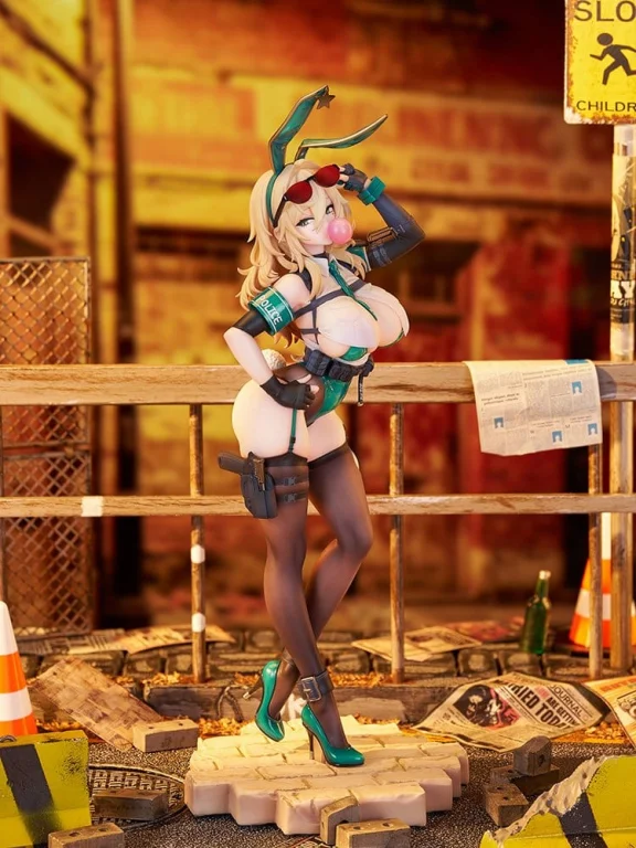 CheLA77 - Scale Figure - Bunny Cops_01