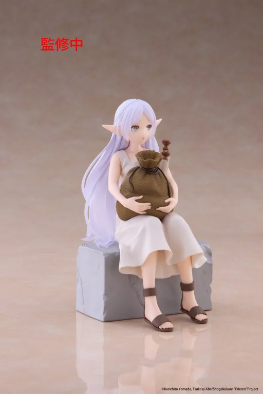 Frieren - Desktop Cute - Frieren (In-Training Ver.)