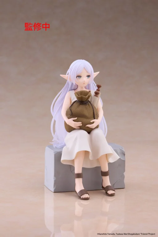 Frieren - Desktop Cute - Frieren (In-Training Ver.)