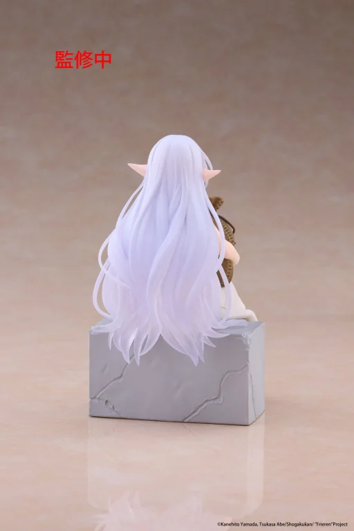 Frieren - Desktop Cute - Frieren (In-Training Ver.)