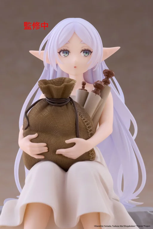 Frieren - Desktop Cute - Frieren (In-Training Ver.)