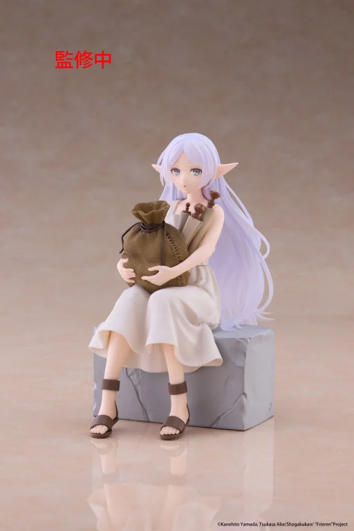 Frieren - Desktop Cute - Frieren (In-Training Ver.)