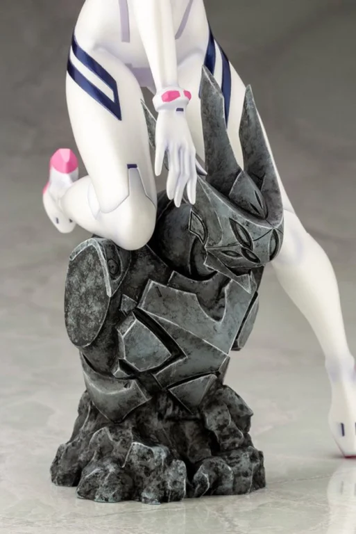 Evangelion - Scale Figure - Mari Makinami Illustrious (White Plugsuit Ver.)