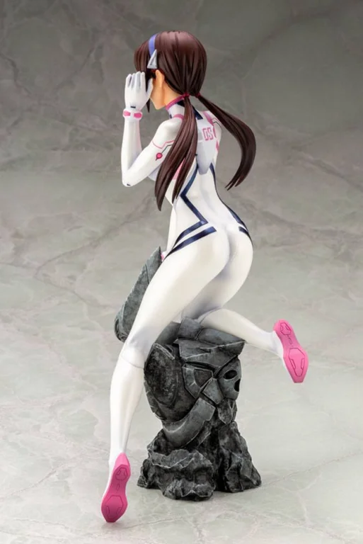 Evangelion - Scale Figure - Mari Makinami Illustrious (White Plugsuit Ver.)