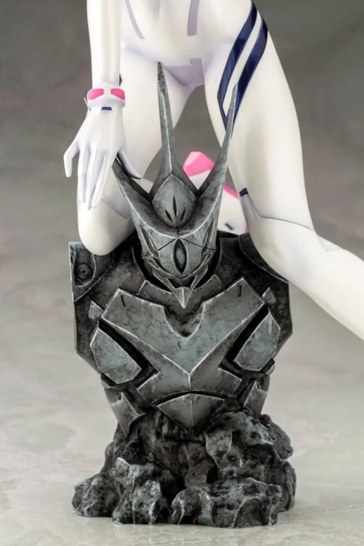 Evangelion - Scale Figure - Mari Makinami Illustrious (White Plugsuit Ver.)