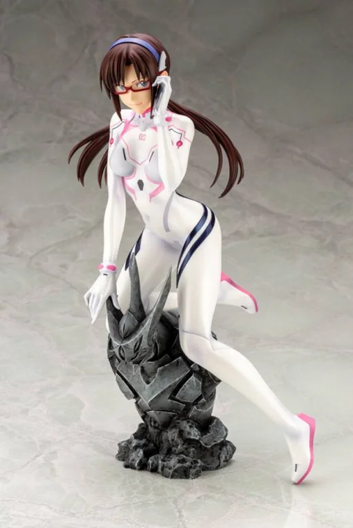 Evangelion - Scale Figure - Mari Makinami Illustrious (White Plugsuit Ver.)