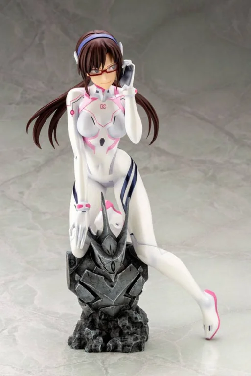Evangelion - Scale Figure - Mari Makinami Illustrious (White Plugsuit Ver.)