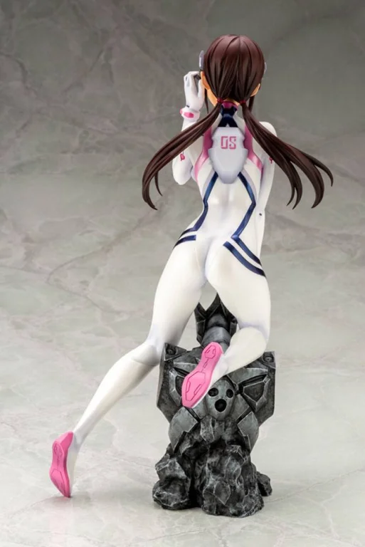 Neon Genesis Evangelion - Scale Figure - Mari Makinami Illustrious (White Plugsuit Ver.)