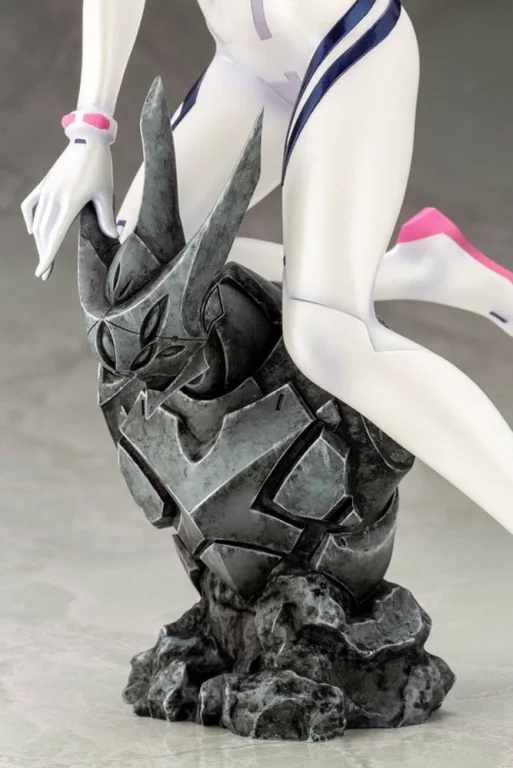 Evangelion - Scale Figure - Mari Makinami Illustrious (White Plugsuit Ver.)