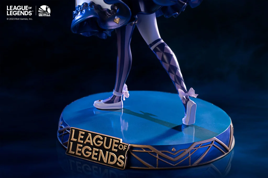 League of Legends - Scale Figure - The Hallowed Seamstress Gwen