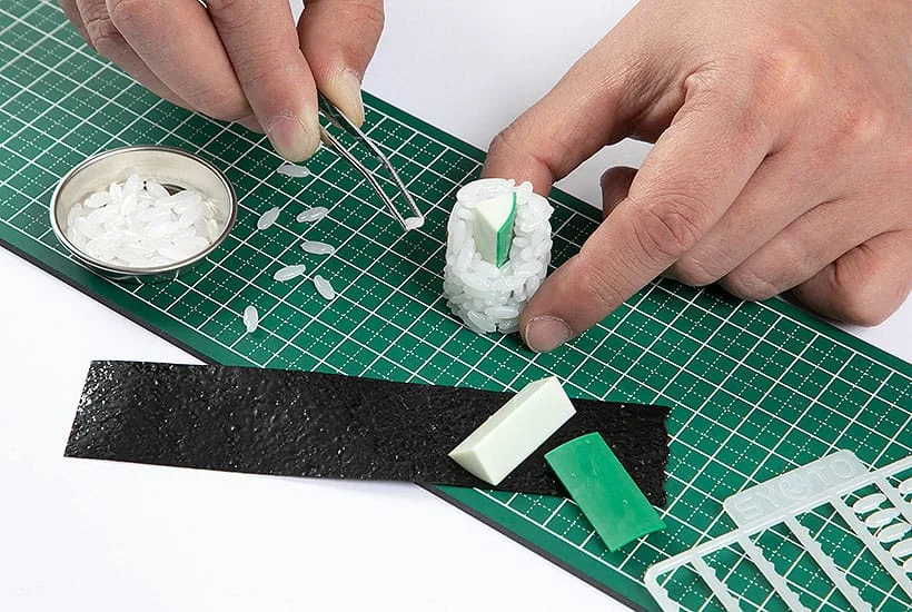 Sushi Plastic Model - Plastic Model Kit - Kappa Maki (Cucumber Sushi Roll)