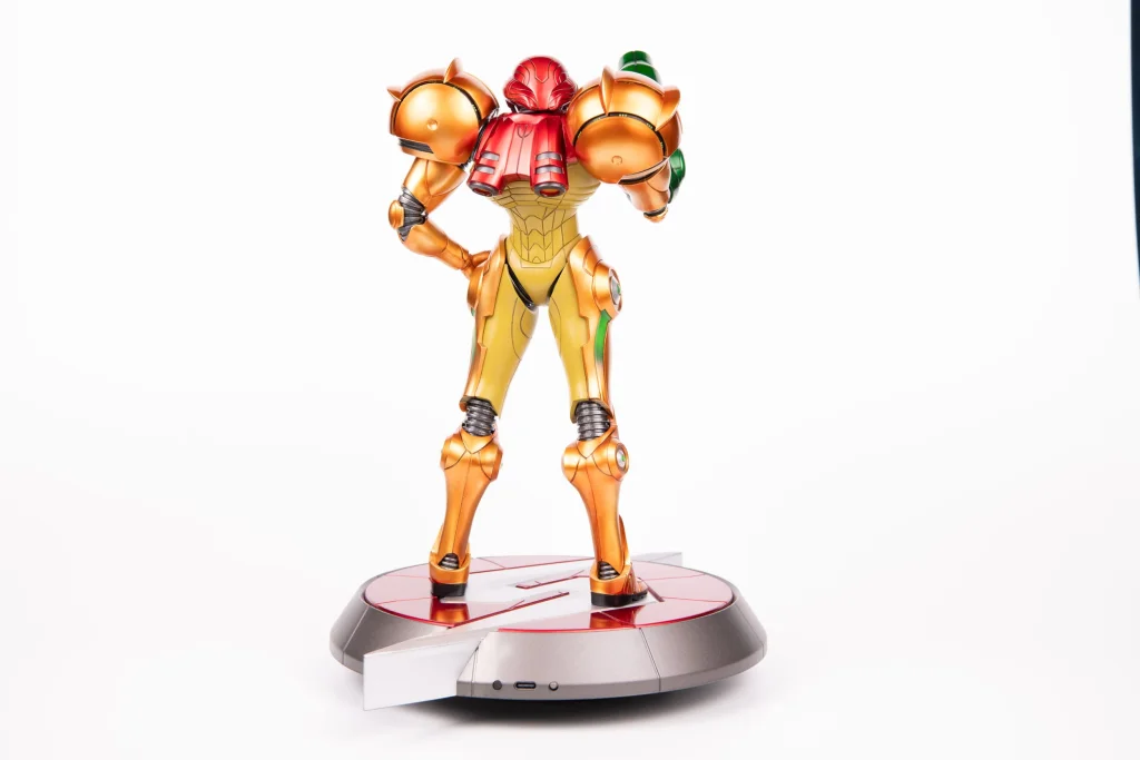 Metroid - First 4 Figures - Samus (Varia Suit Collector's Edition)
